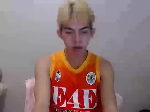 Urhotsilverboy online show from 06/14/26, 06:31