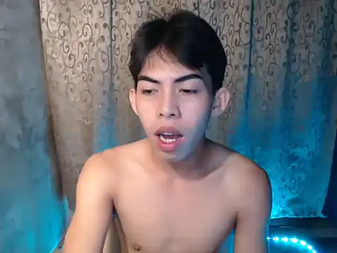 Urhotsilverboy online show from 11/19/25, 04:23