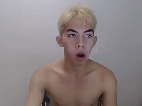 Urhotsilverboy online show from 05/20/26, 11:40