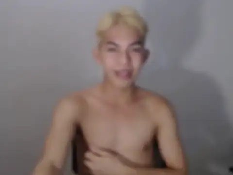 Urhotsilverboy online show from 05/18/26, 03:28