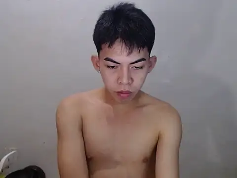 Urhotsilverboy online show from 06/24/26, 12:37