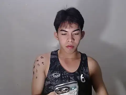 Urhotsilverboy online show from 04/22/26, 07:42