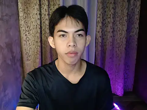 Urhotsilverboy online show from 12/18/25, 03:55