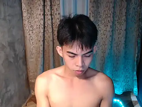 Urhotsilverboy online show from 01/18/26, 04:32