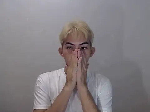 Urhotsilverboy online show from 05/22/26, 04:16