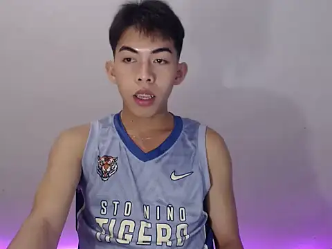 Urhotsilverboy online show from 05/04/26, 04:54