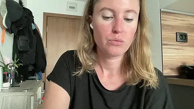 Ameli8 online show from 11/26/25, 12:16