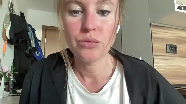 Ameli8 online show from 11/12/25, 11:47