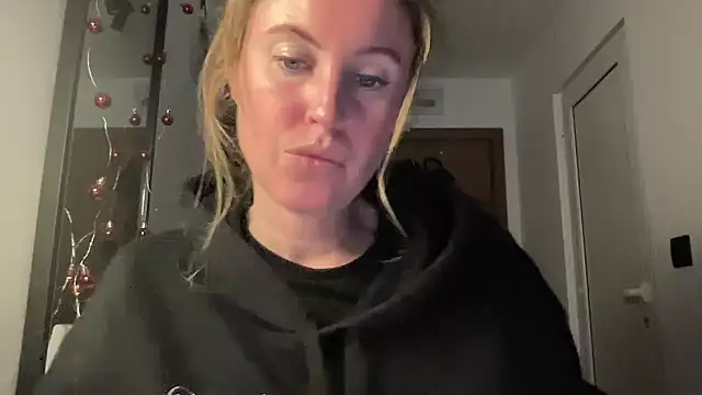 Snapshot of Ameli8 chatting on 01/18/26, 06:44 Ameli8 online show from 01/18/26, 06:44