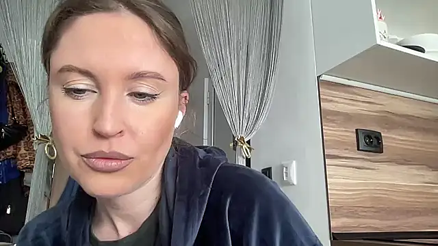 Ameli8 online show from 04/15/26, 09:26