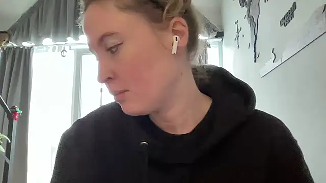 Snapshot of Ameli8 chatting on 02/13/26, 09:53 Ameli8 online show from 02/13/26, 09:53