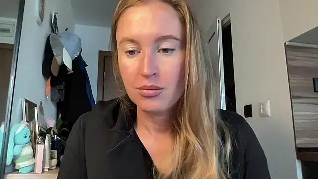 Snapshot of Ameli8 chatting on 11/06/25, 09:24 Ameli8 online show from 11/06/25, 09:24