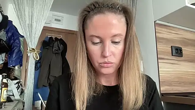 Ameli8 online show from 04/18/26, 02:52