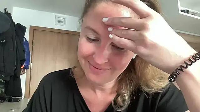 Ameli8 online show from 11/30/25, 11:33