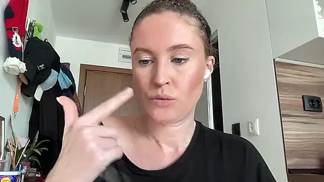 Ameli8 online show from 12/15/25, 08:20