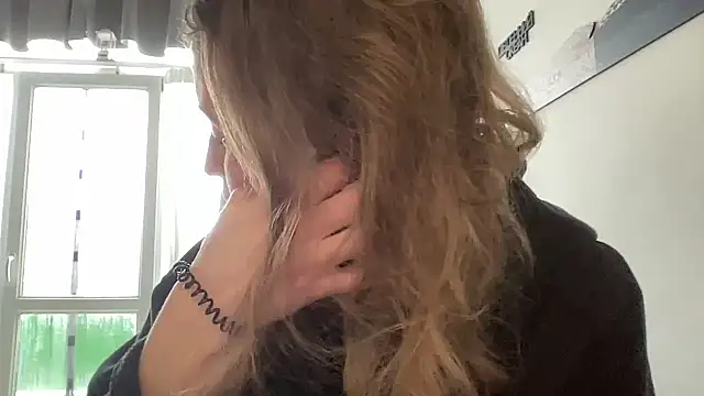 Snapshot of Ameli8 chatting on 02/18/26, 12:12 Ameli8 online show from 02/18/26, 12:12