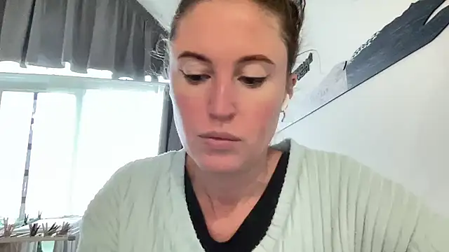 Ameli8 online show from 12/20/25, 12:08