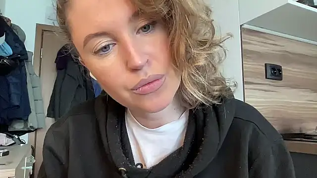 Snapshot of Ameli8 chatting on 02/06/26, 10:11 Ameli8 online show from 02/06/26, 10:11