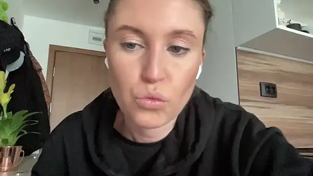 Ameli8 online show from 12/22/25, 12:27