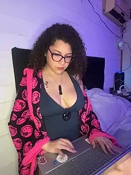 Snapshot of Lolavenezia chatting on 05/20/26, 10:12 Lolavenezia online show from 05/20/26, 10:12