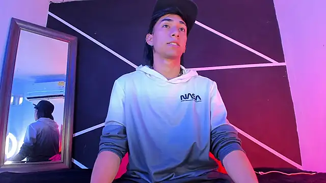 Austin Santos  online show from 11/10/25, 01:16