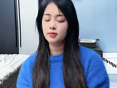 Snapshot of Lucky--Lucy chatting on 11/15/25, 02:43 Lucky--Lucy online show from 11/15/25, 02:43