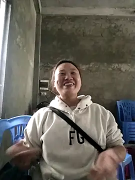 Snapshot of MINSSA502 chatting on 11/06/25, 03:10 MINSSA502 online show from 11/06/25, 03:10