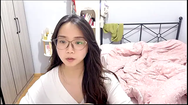 Snapshot of Hmm_0303 chatting on 04/25/26, 05:10 Hmm 0303 online show from 04/25/26, 05:10