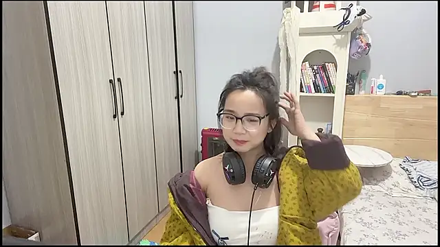 Hmm 0303 online show from 12/22/25, 05:13