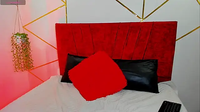 Paris Evans  online show from 12/02/25, 12:07