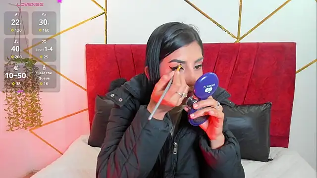 Paris Evans  online show from 12/05/25, 11:42