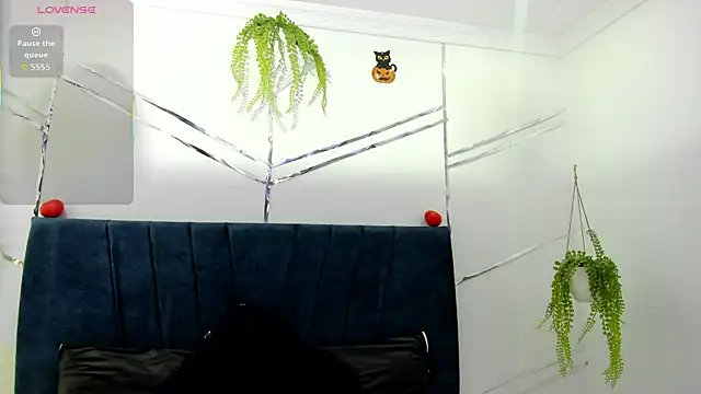 Paris Evans  online show from 01/10/26, 12:44