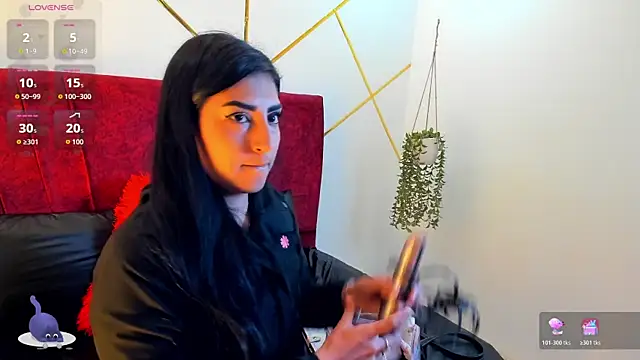 Paris Evans  online show from 12/15/25, 12:33