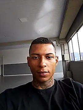 Snapshot of oPretin013 chatting on 11/05/25, 04:10 oPretin013 online show from 11/05/25, 04:10