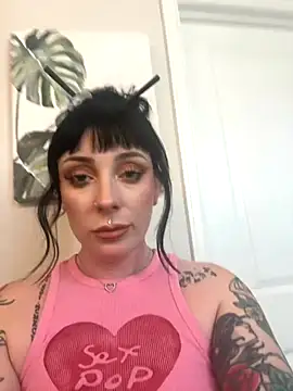 Snapshot of LoveDovexxx chatting on 11/06/25, 07:40 LoveDovexxx online show from 11/06/25, 07:40