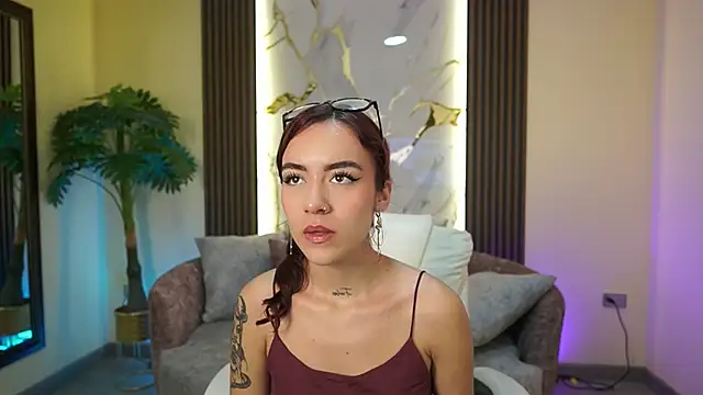 TessaaFox online show from 12/02/25, 11:34