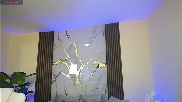 TessaaFox online show from 12/20/25, 11:35