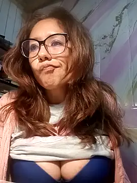 Snapshot of Zulreyna chatting on 07/11/26, 05:41 Zulreyna online show from 07/11/26, 05:41