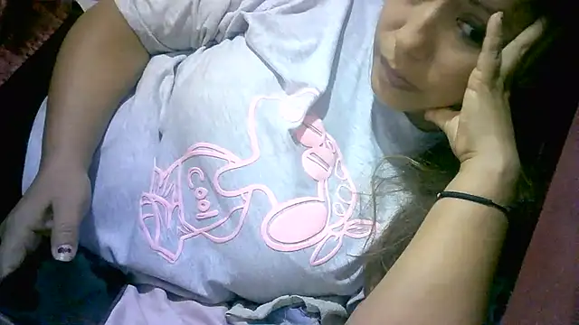 Snapshot of Zulreyna chatting on 07/25/26, 05:48 Zulreyna online show from 07/25/26, 05:48