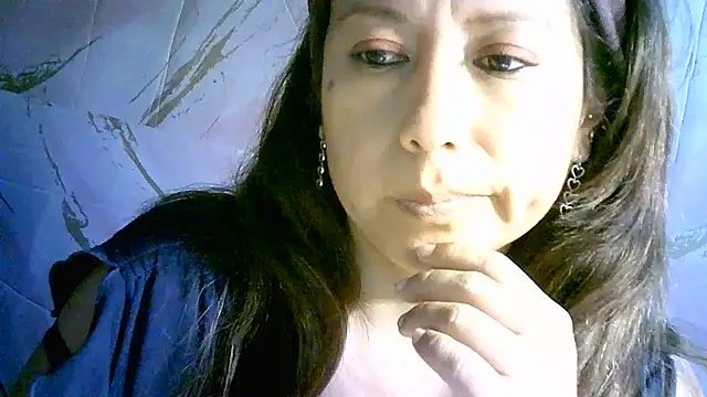 Snapshot of Zulreyna chatting on 06/24/26, 04:11 Zulreyna online show from 06/24/26, 04:11