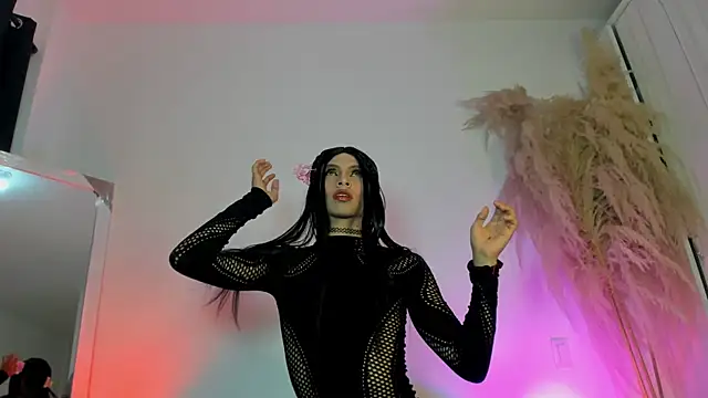 Dominique Rae online show from 11/21/25, 02:38