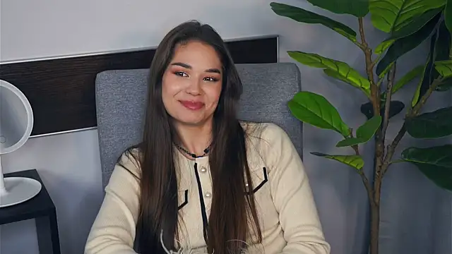 Snapshot of JanelKofron chatting on 11/08/25, 01:47 JanelKofron online show from 11/08/25, 01:47