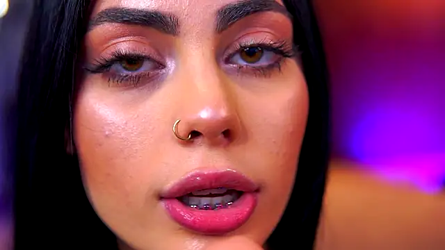 RavennaDArcy online show from 12/16/25, 07:18