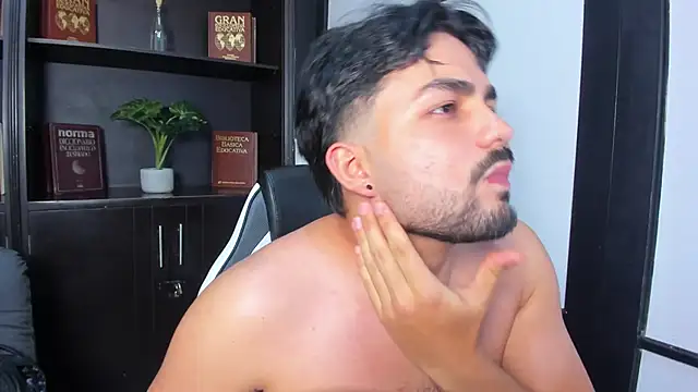 Snapshot of JonnSnow_ chatting on 11/07/25, 04:06 JonnSnow online show from 11/07/25, 04:06