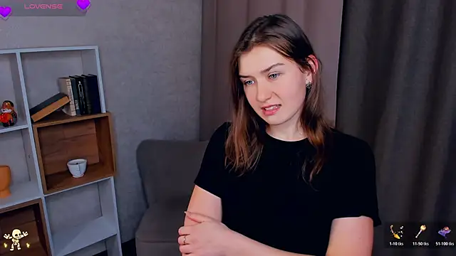 Snapshot of JosieNadile chatting on 11/11/25, 12:44 JosieNadile online show from 11/11/25, 12:44