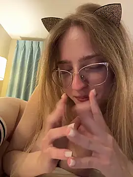 EveLunny online show from 03/25/26, 05:07