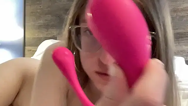 EveLunny online show from 04/17/26, 08:55