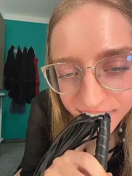 EveLunny online show from 11/19/25, 01:27