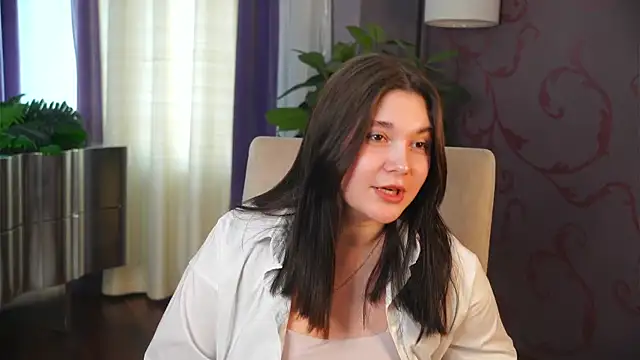 Snapshot of MonetBrinkman chatting on 11/08/25, 04:05 MonetBrinkman online show from 11/08/25, 04:05