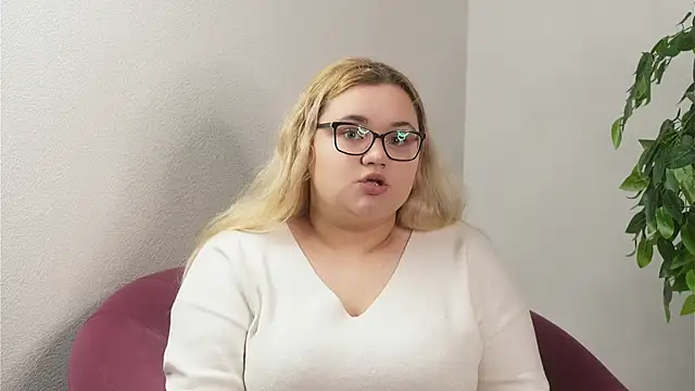 Snapshot of JoliePimpare chatting on 11/07/25, 11:48 JoliePimpare online show from 11/07/25, 11:48